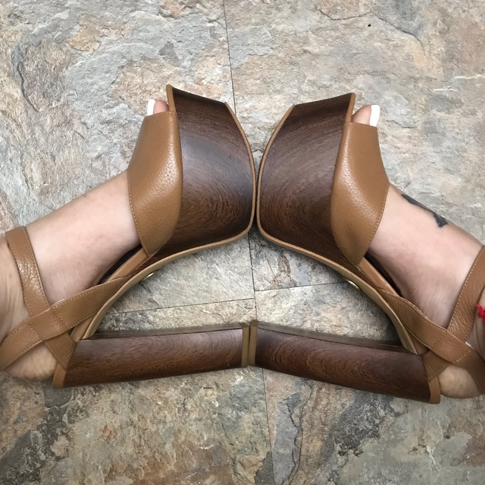 5” sexy guess platforms in “camel” color